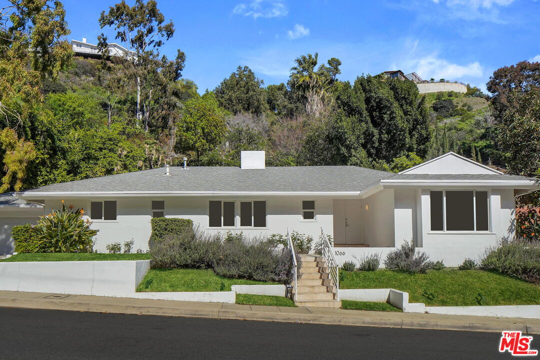 1066 Chantilly Road Los Angeles, CA 90077 - Photo 3 of 14