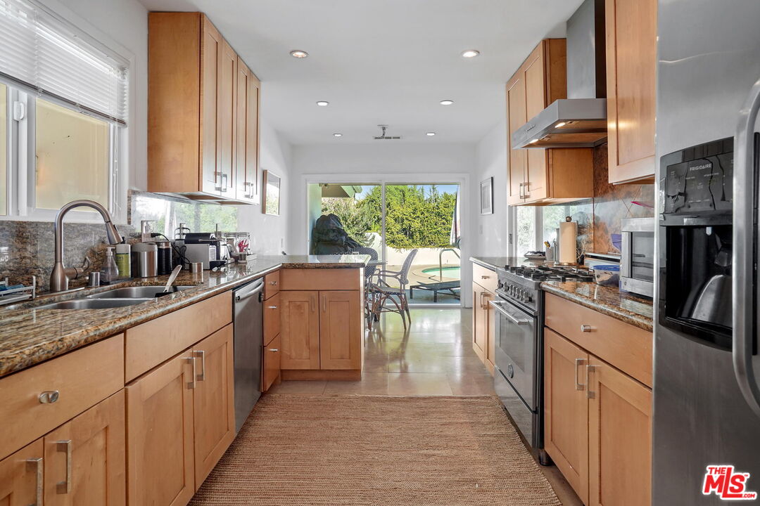 1066 Chantilly Road Los Angeles, CA 90077 - Photo 8 of 14