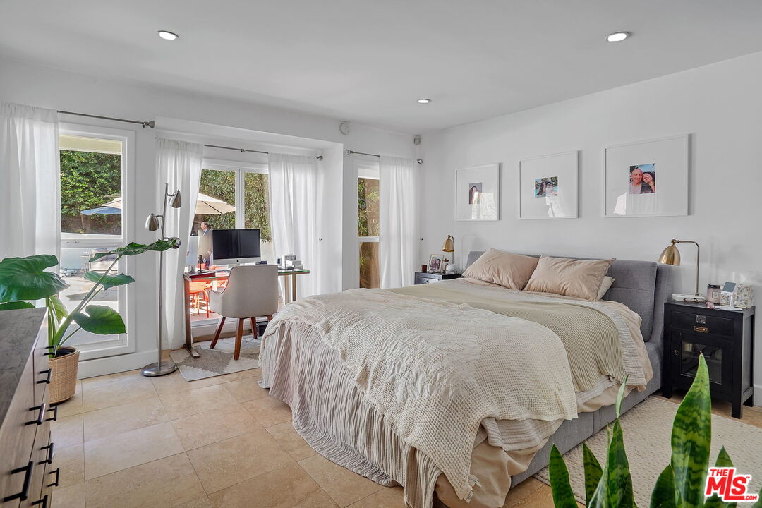 1066 Chantilly Road Los Angeles, CA 90077 - Photo 9 of 14