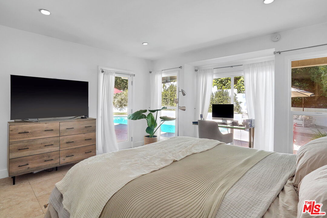 1066 Chantilly Road Los Angeles, CA 90077 - Photo 10 of 14