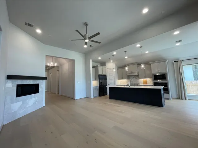 $2,850 | 149 Night Bloom Path, Liberty Hill, TX 78642