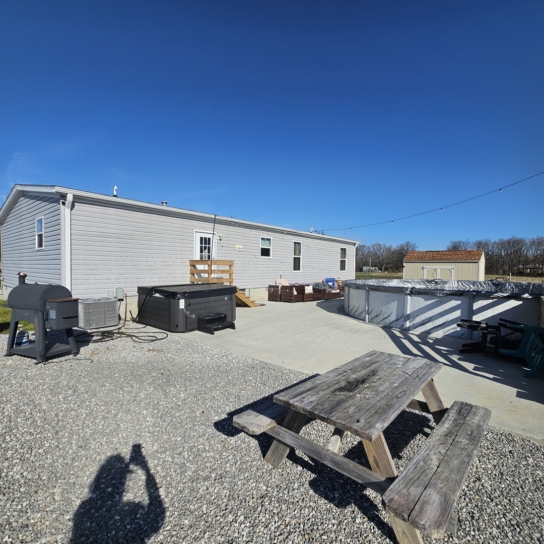 9196 North Riddle Lane Ashley, IL 62808 - Photo 14 of 27