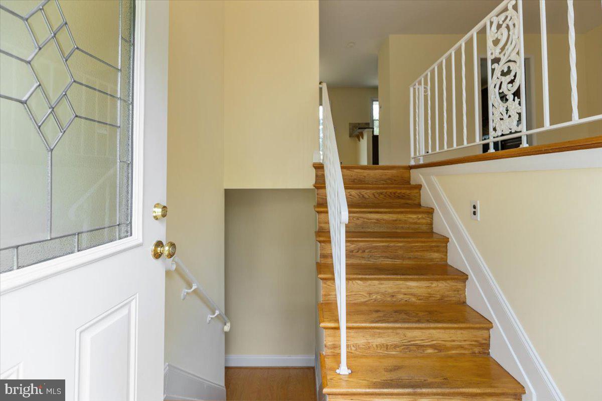5627 Ottawa Road Centreville, VA 20120 - Photo 2 of 40