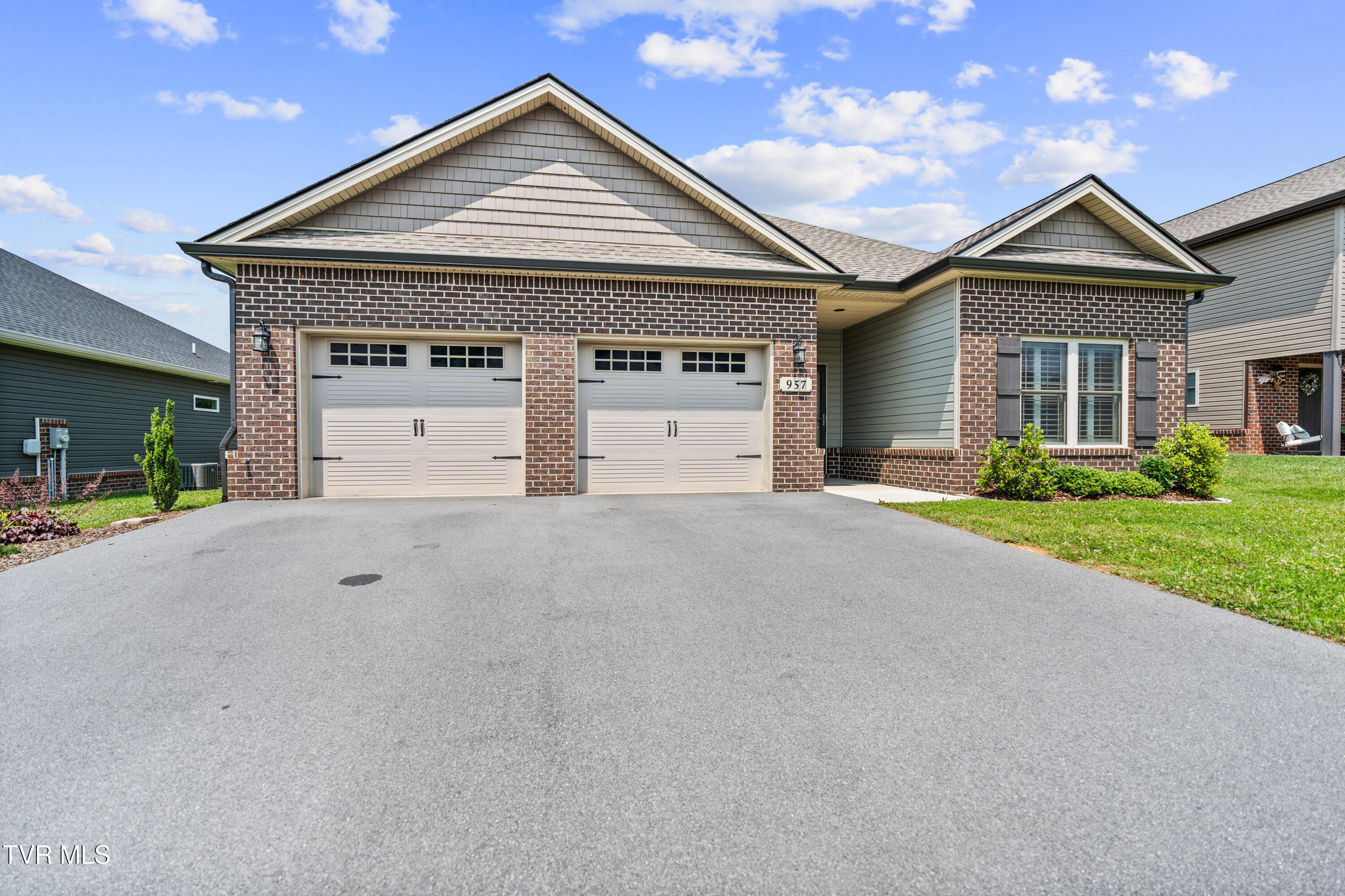 957 Riddle Ridge Jonesborough, TN 37659 - Photo 2 of 32 DSC08542
