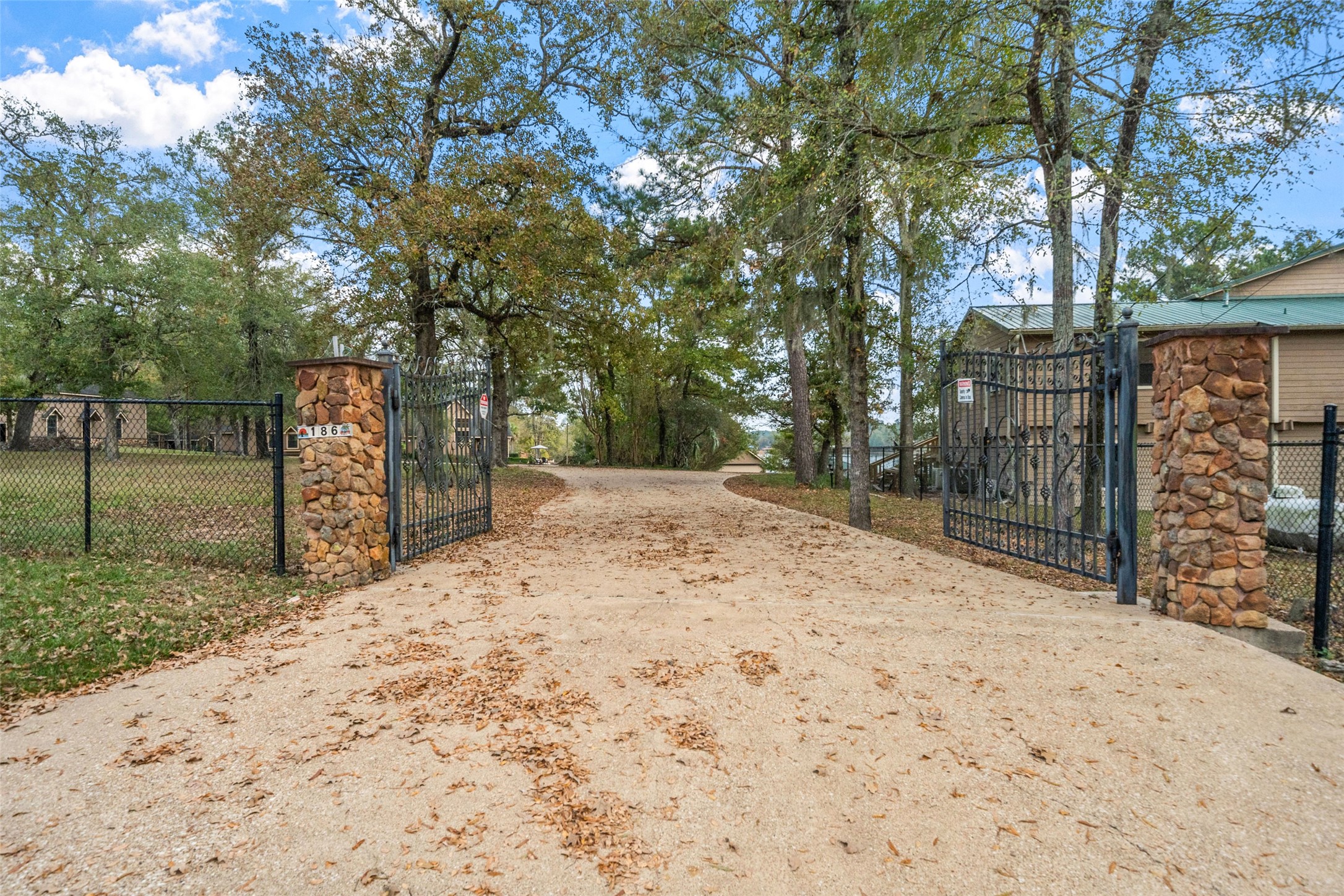 186 Lake Road Huntsville, TX 77320 - Photo 2 of 48 a backyard of a house with large trees