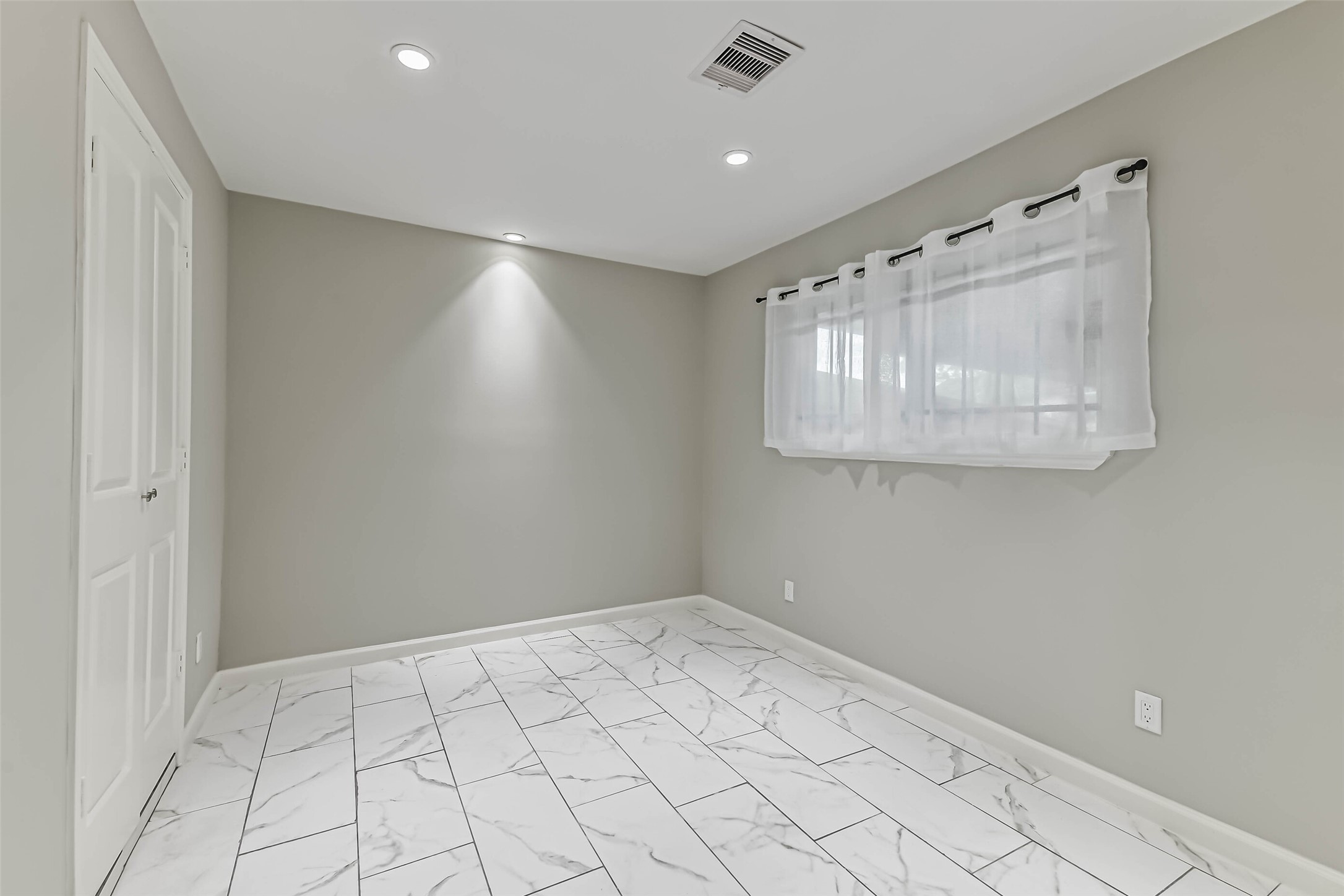 6853 Chasewood Drive Houston, TX 77489 - Photo 15 of 24 a view of empty room