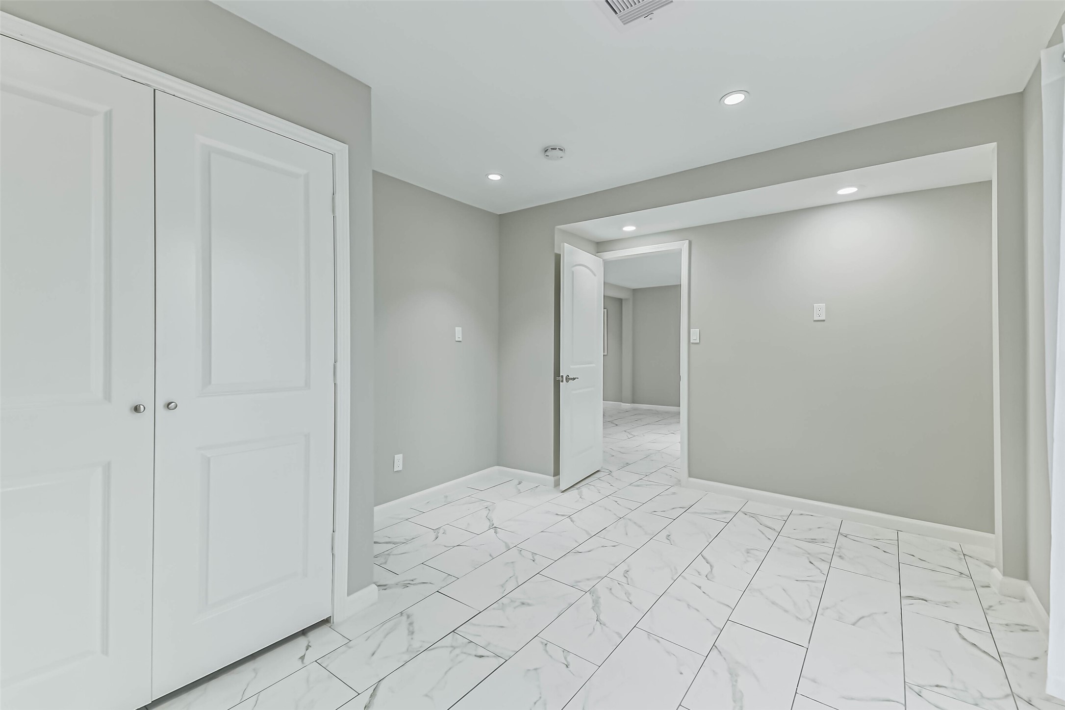 6853 Chasewood Drive Houston, TX 77489 - Photo 22 of 24 a view of an empty room