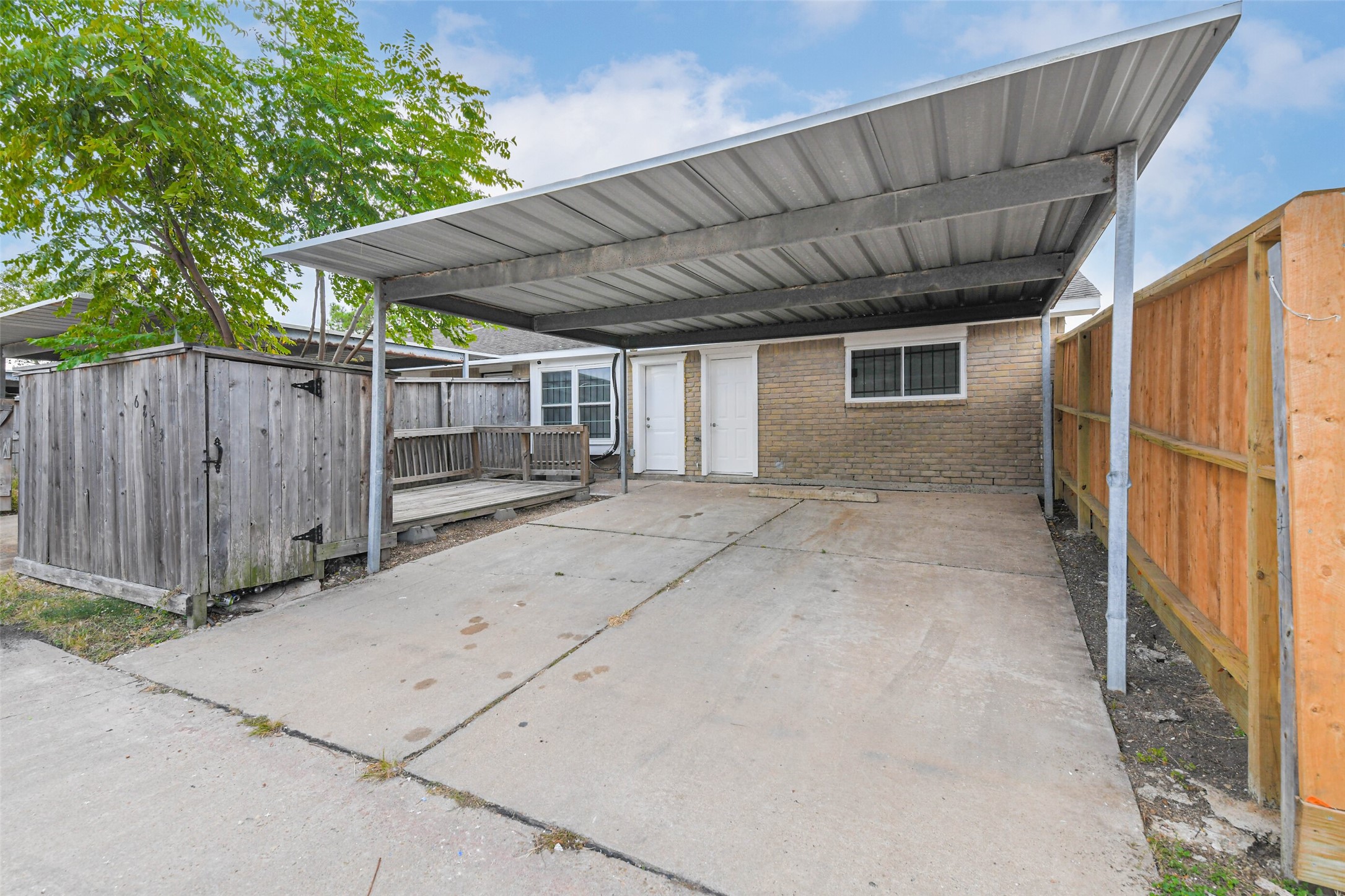 6853 Chasewood Drive Houston, TX 77489 - Photo 23 of 24 a backyard of a house