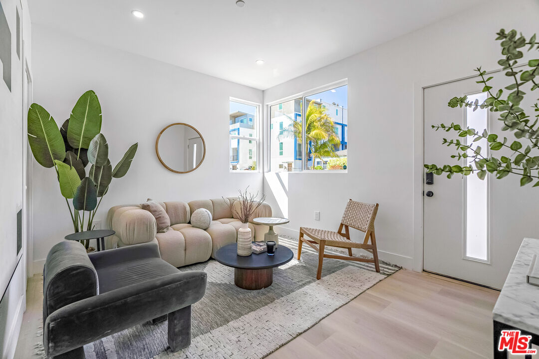 5832 David Avenue Los Angeles, CA 90034 - Photo 5 of 44