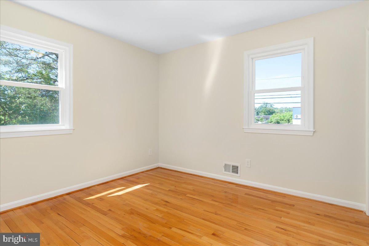 8004 Malcolm Road Clinton, MD 20735 - Photo 16 of 34 Primary bedroom
