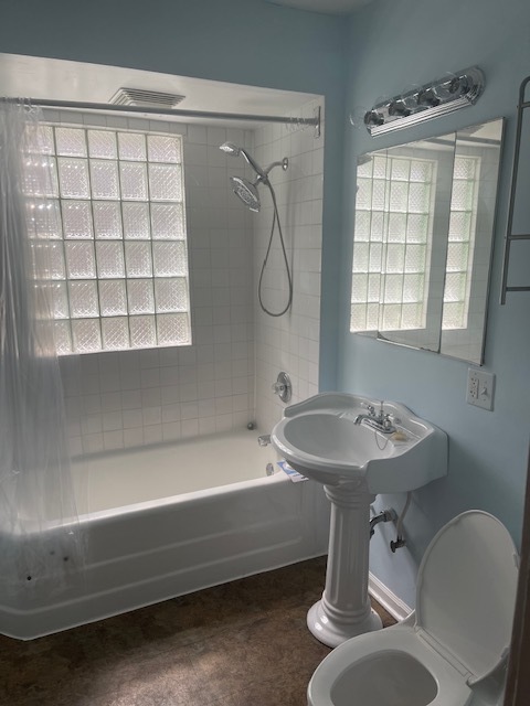 209 Circle Avenue, Unit 1 Forest Park, IL 60130 - Photo 4 of 9 a bathroom with a sink and a bathtub