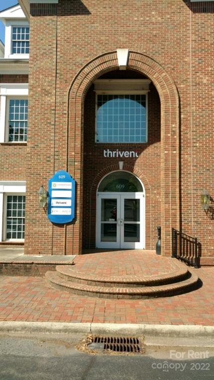 a house view with a outdoor space