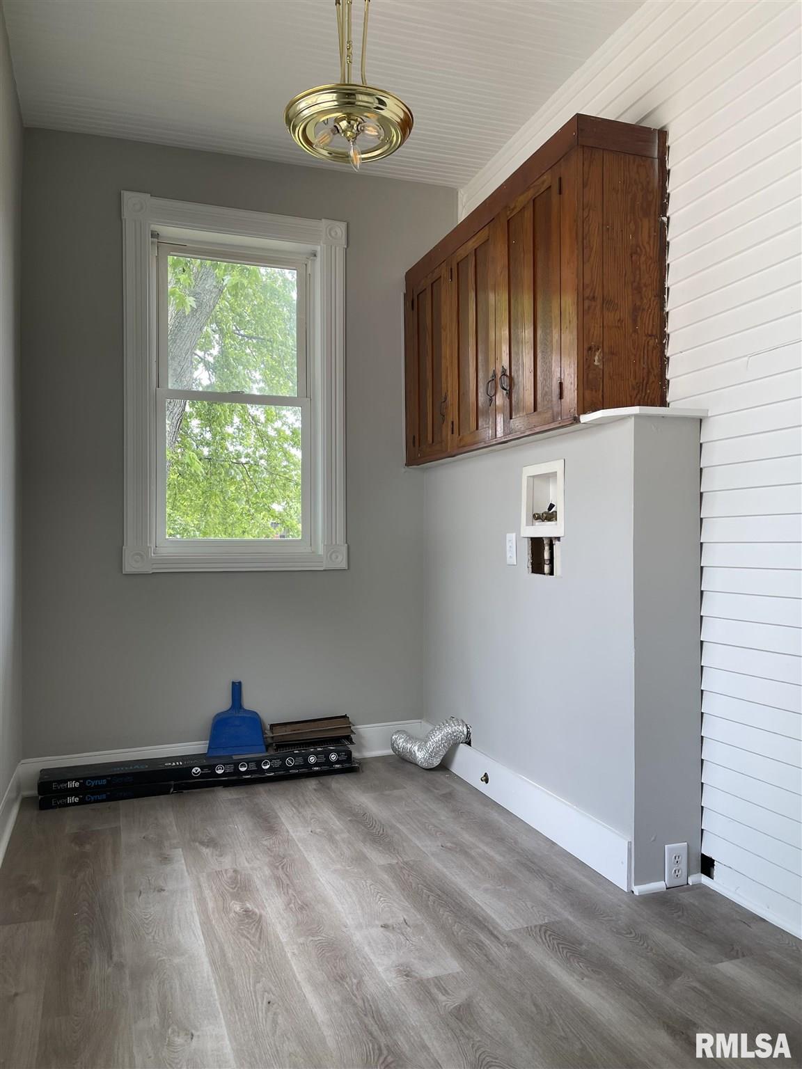 611 Walnut Street Washington, IL 61571 - Photo 4 of 11 Gallery Image 4