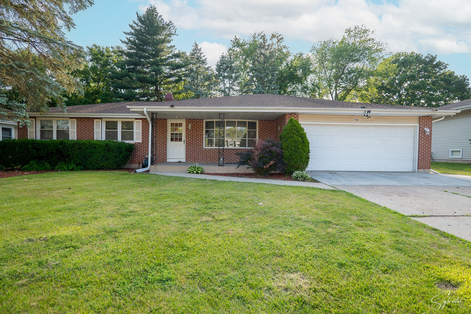 904 Chippewa Drive Elgin, IL 60120 - Photo 1 of 35 a view of a house with backyard and garden