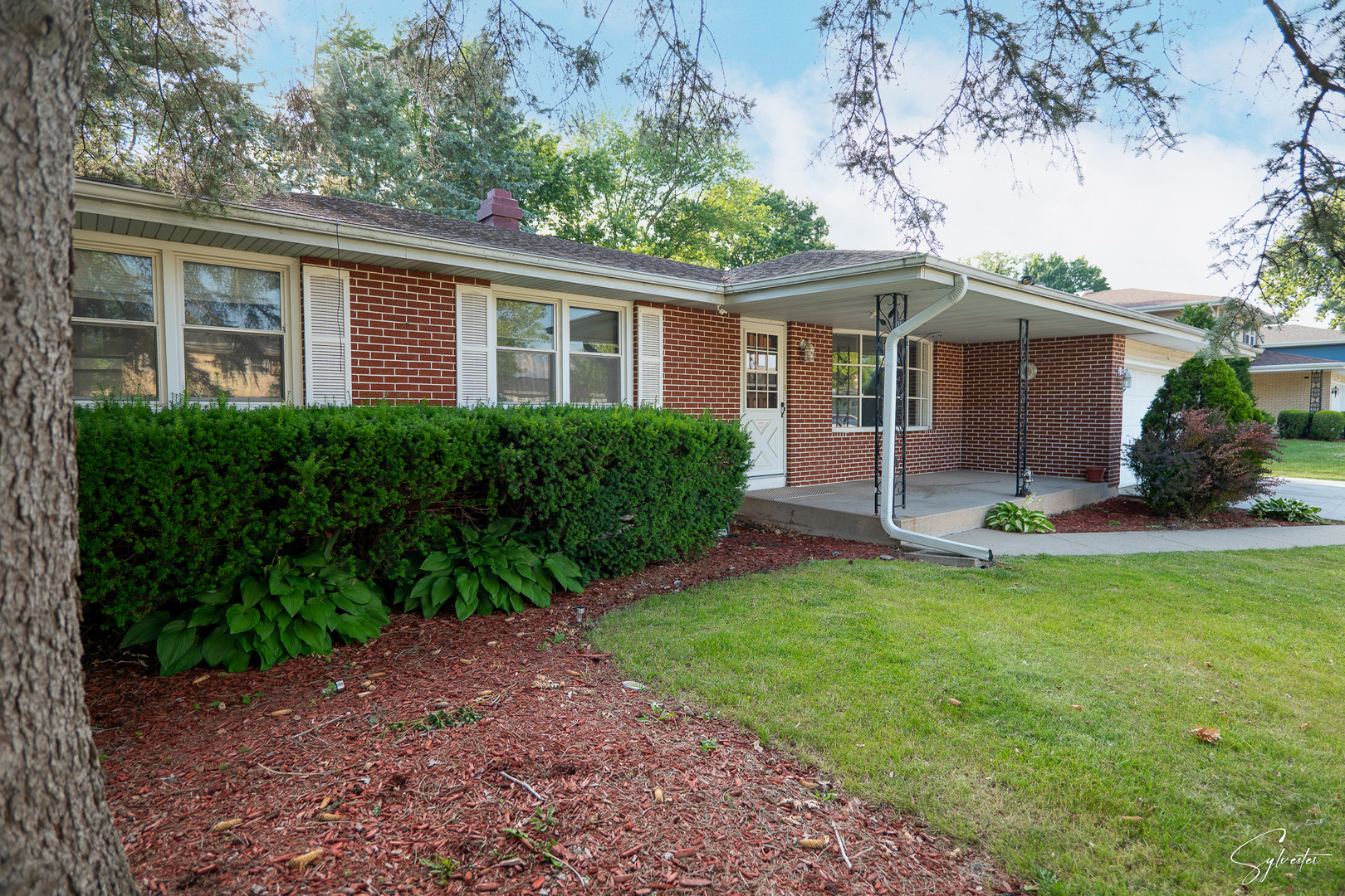 904 Chippewa Drive Elgin, IL 60120 - Photo 2 of 35 a view of a house with backyard sitting area and garden