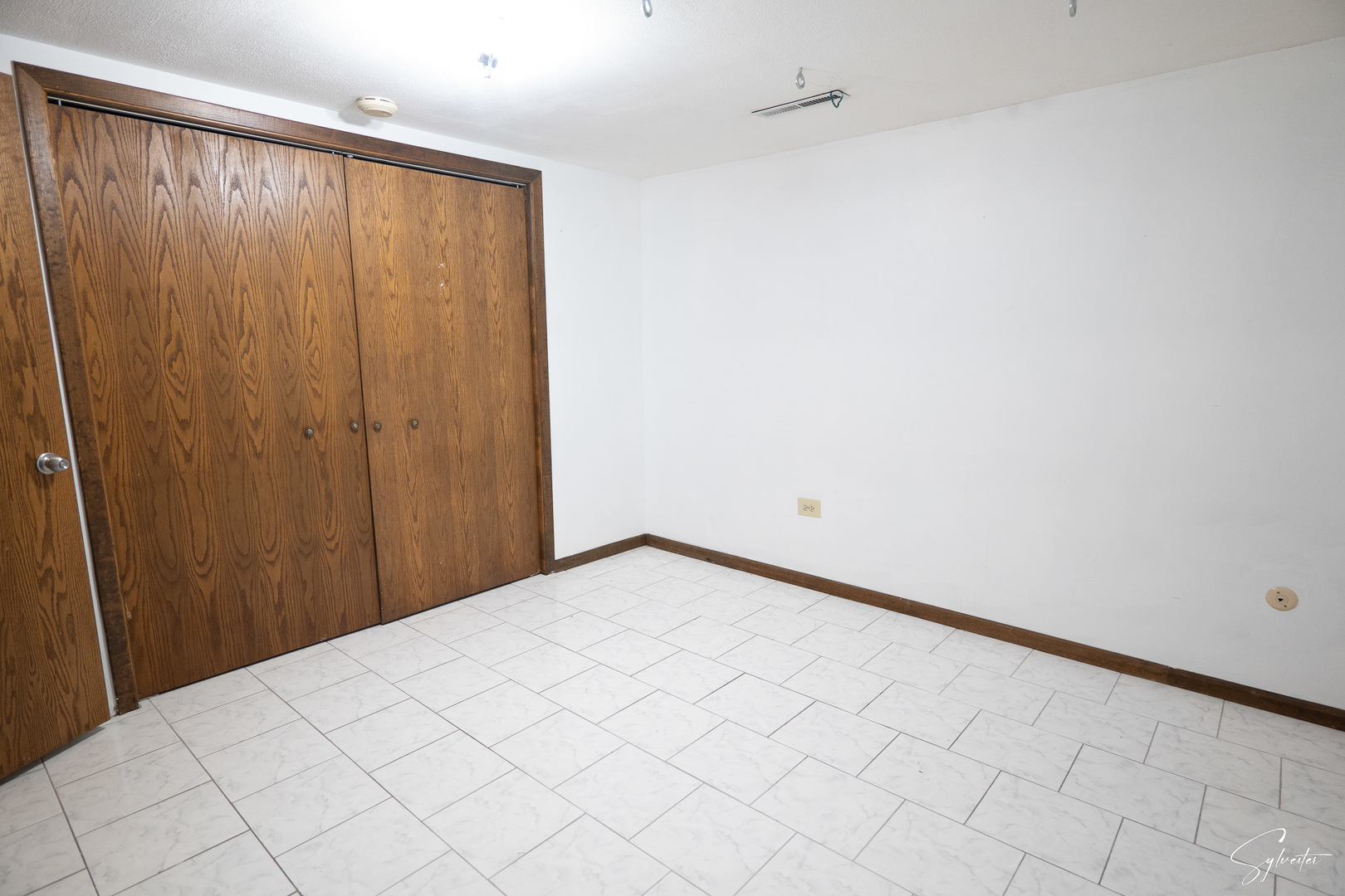 904 Chippewa Drive Elgin, IL 60120 - Photo 22 of 35 a view of empty room