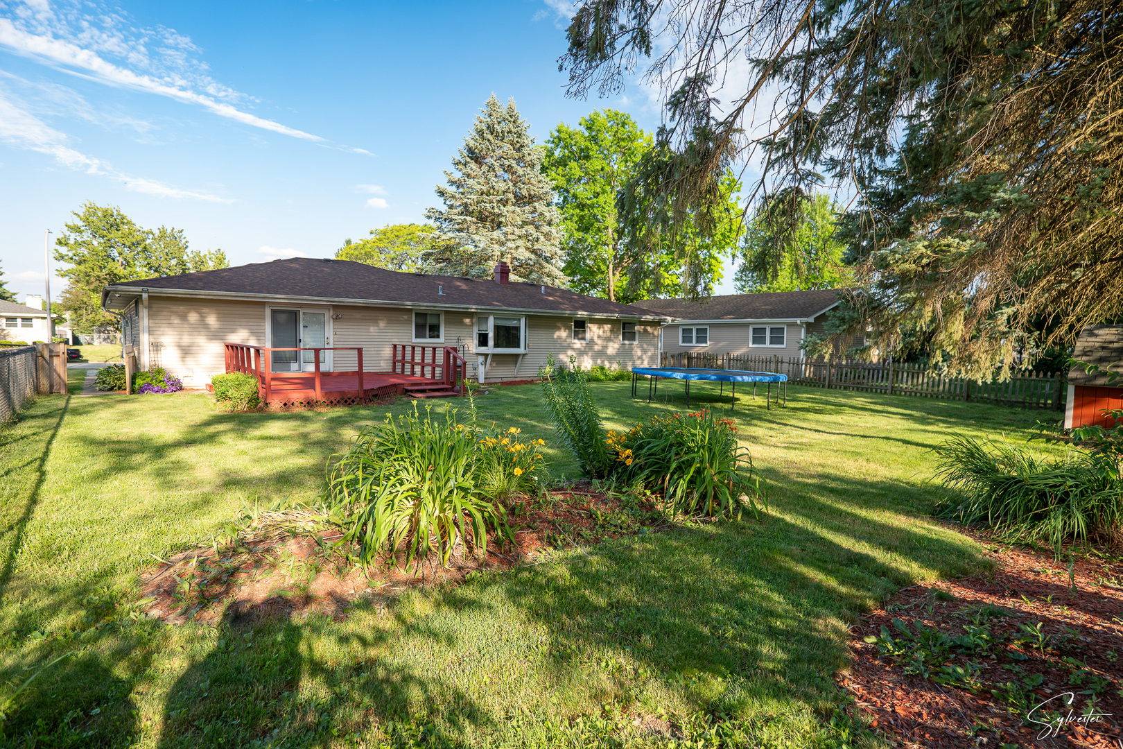 904 Chippewa Drive Elgin, IL 60120 - Photo 27 of 35 a view of a house with a big yard