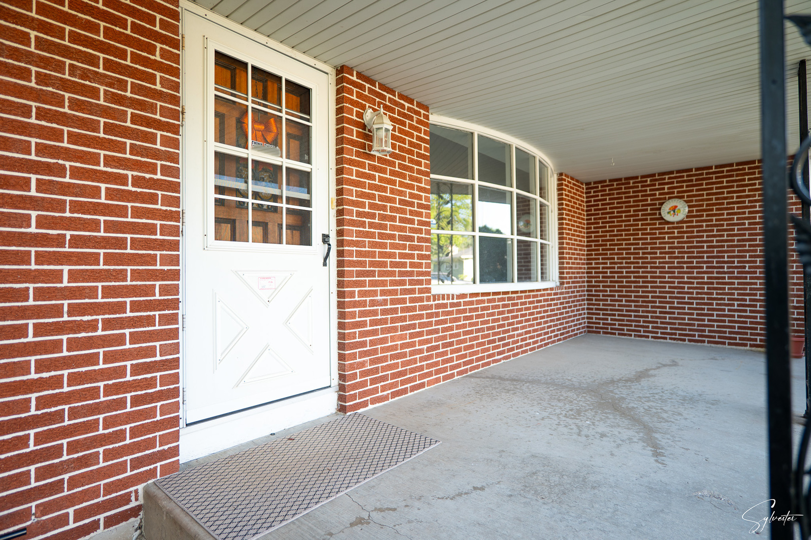 904 Chippewa Drive Elgin, IL 60120 - Photo 3 of 35 a view of a building stairs