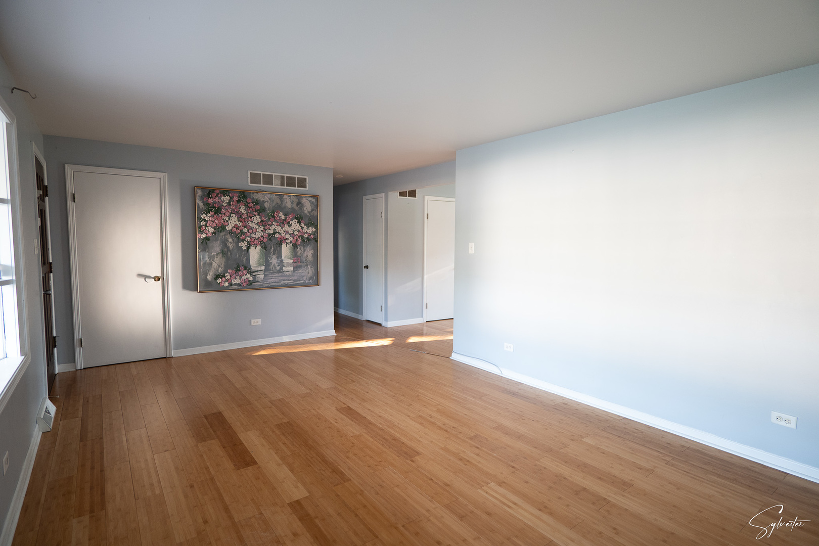 904 Chippewa Drive Elgin, IL 60120 - Photo 5 of 35 an empty room with wooden floor and window