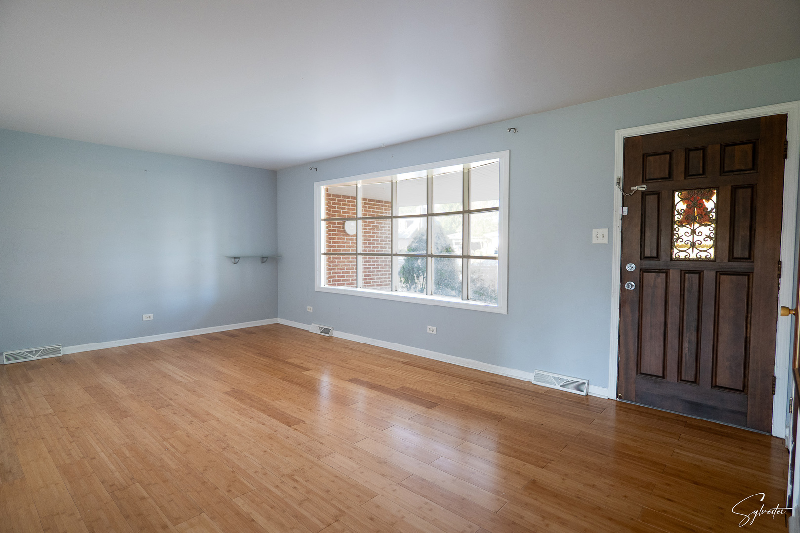 904 Chippewa Drive Elgin, IL 60120 - Photo 6 of 35 an empty room with wooden floor and windows
