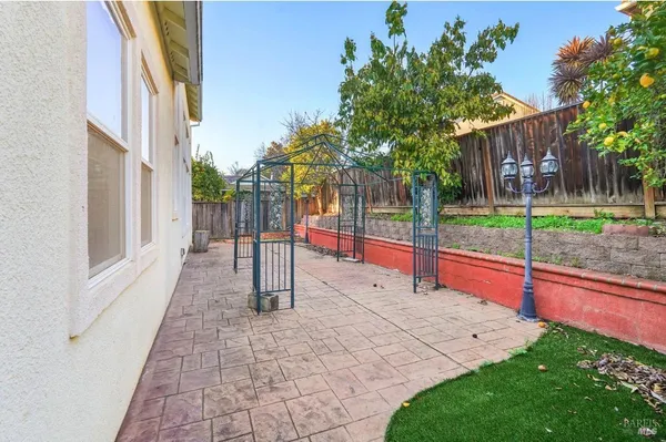 a view of a house with backyard and porch