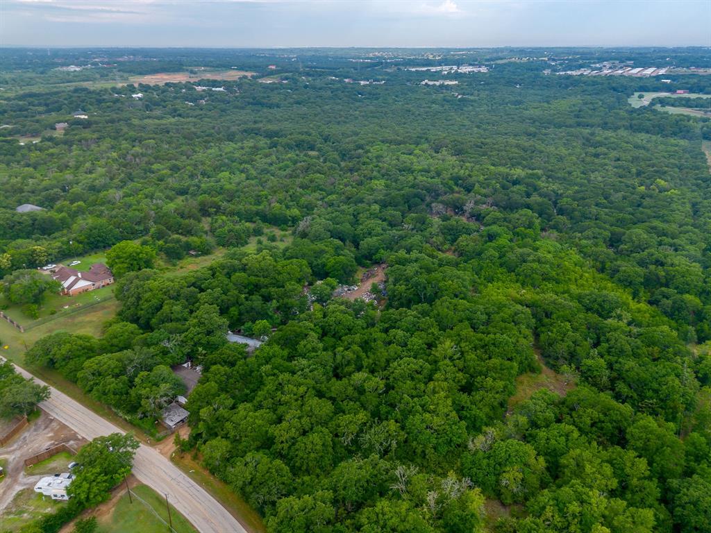 8635 Retta Mansfield Road Mansfield, TX 76063 - Photo 7 of 11 a view of a green field with lots of bushes