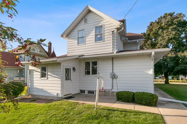 $369,900 | 118 Main Street, Arlington, WI 53911