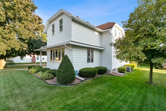 $369,900 | 118 Main Street, Arlington, WI 53911