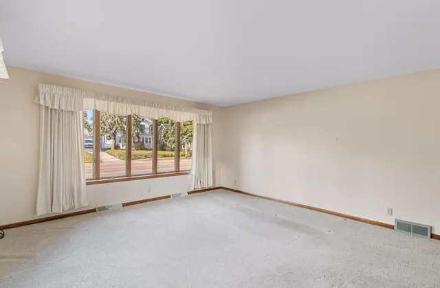 $369,900 | 118 Main Street, Arlington, WI 53911