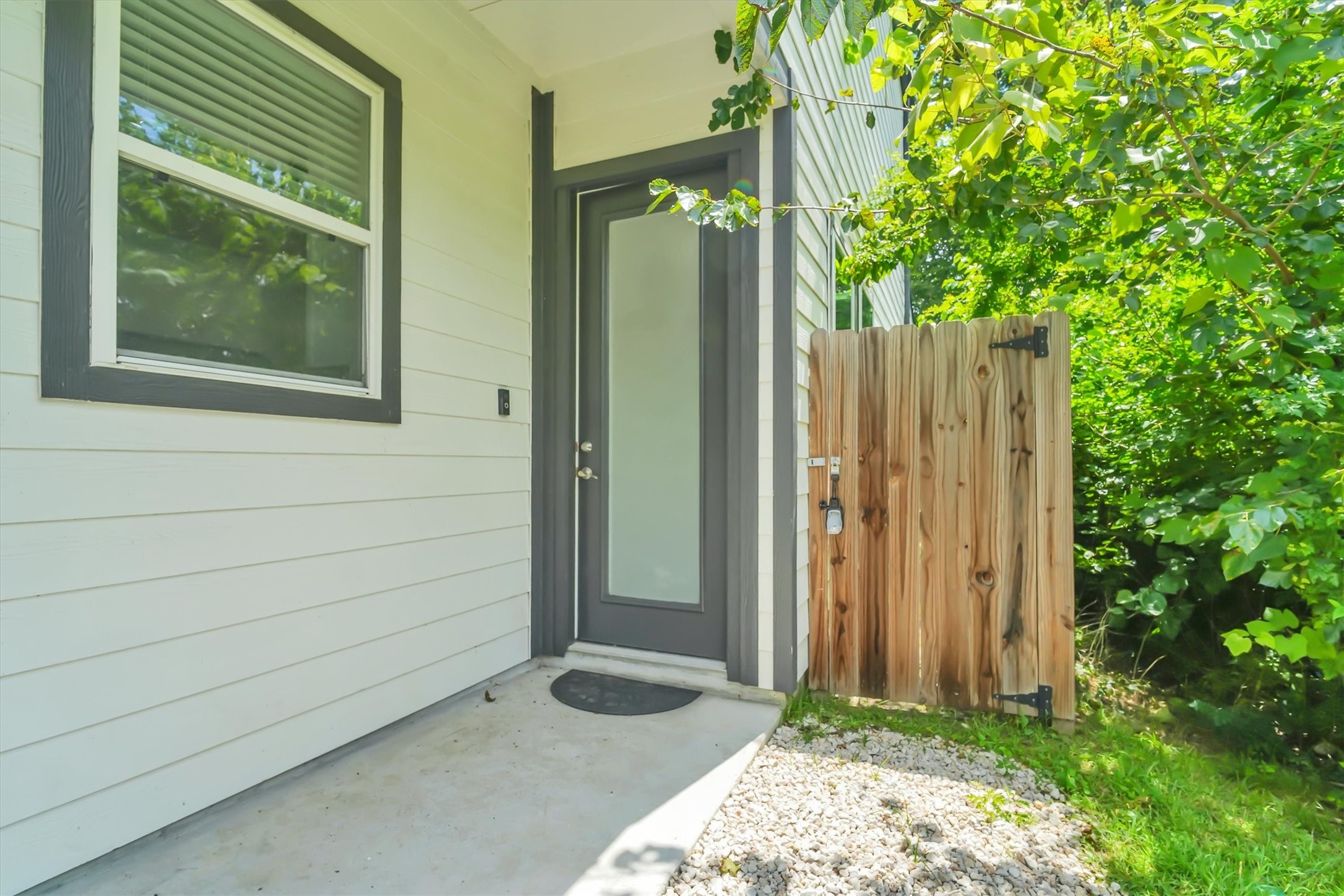 8318 Sunnyhill Street Houston, TX 77088 - Photo 2 of 33