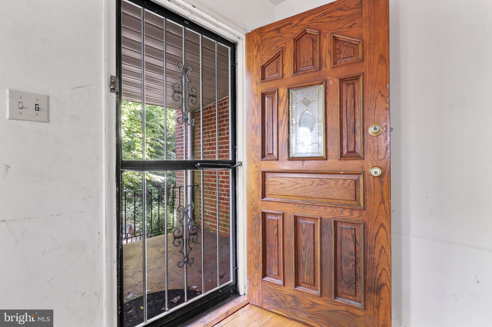 8008 Valley Street Silver Spring, MD 20910 - Photo 5 of 37 Entry