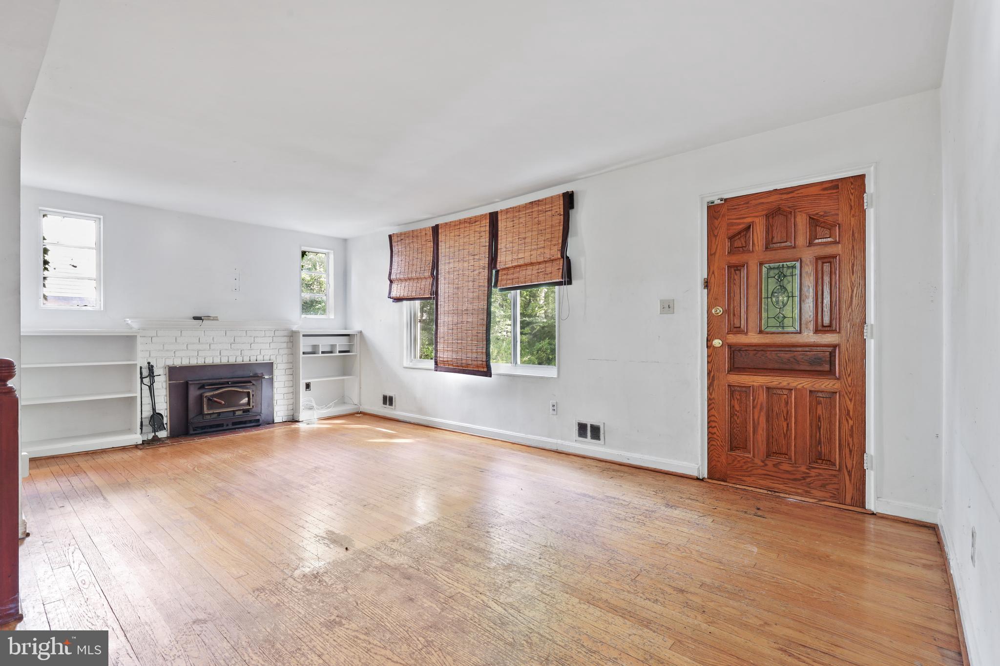 8008 Valley Street Silver Spring, MD 20910 - Photo 6 of 37 Living Room