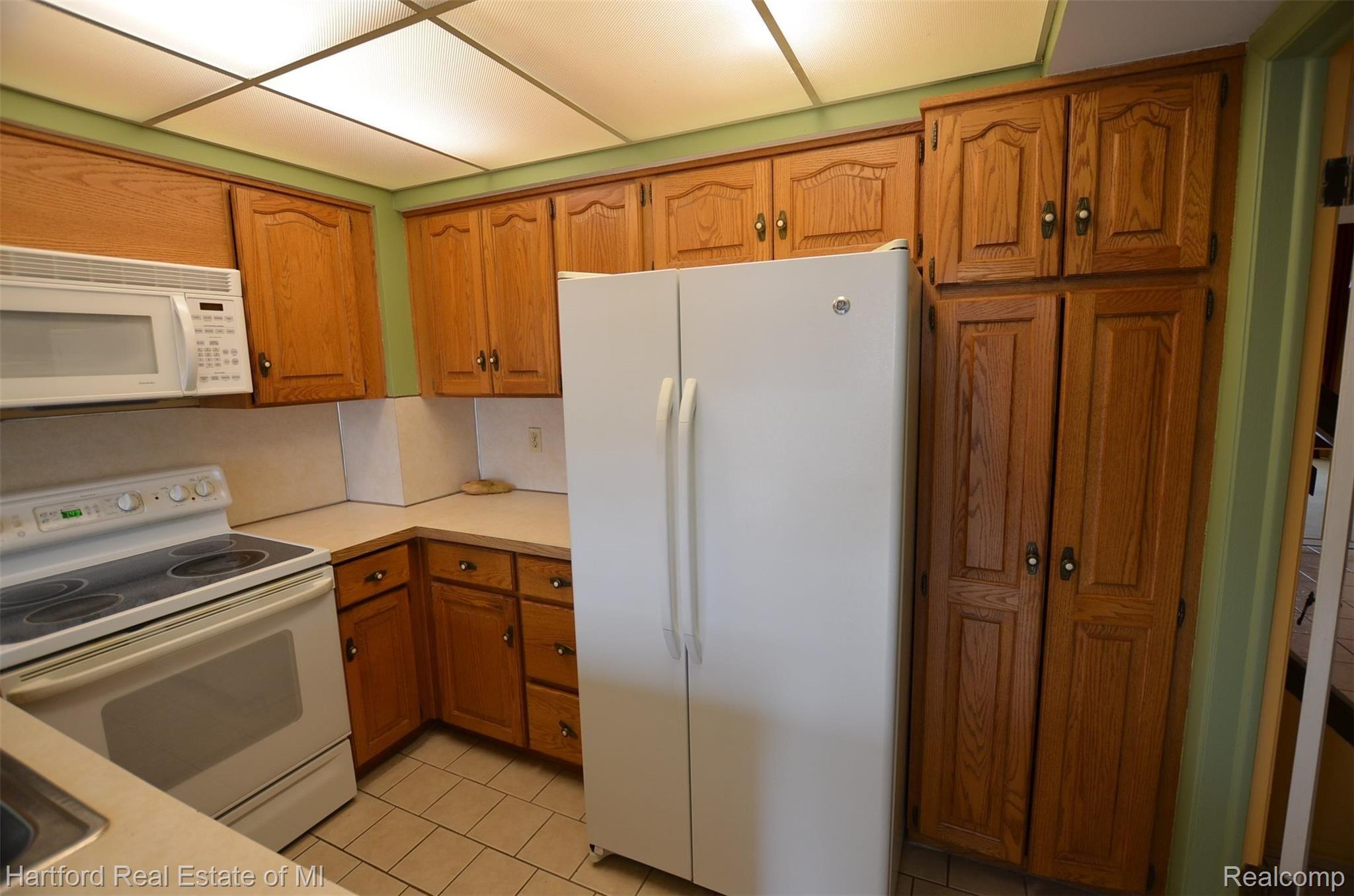 23201 Farmington Road, Unit 32 Farmington, MI 48336 - Photo 9 of 30 DSC_0615.JPG