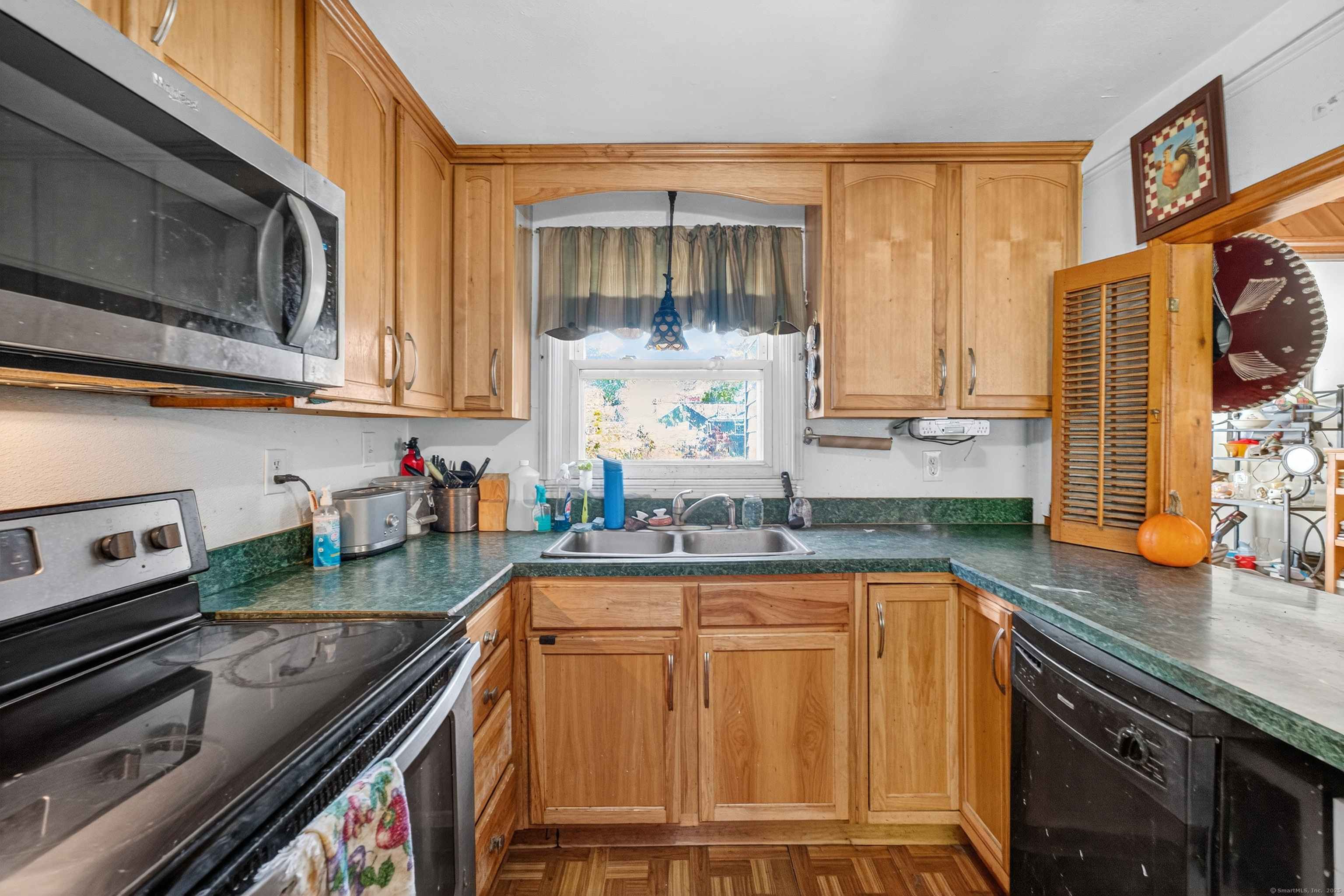 97 Boothbay Street Bloomfield, CT 06002 - Photo 8 of 34