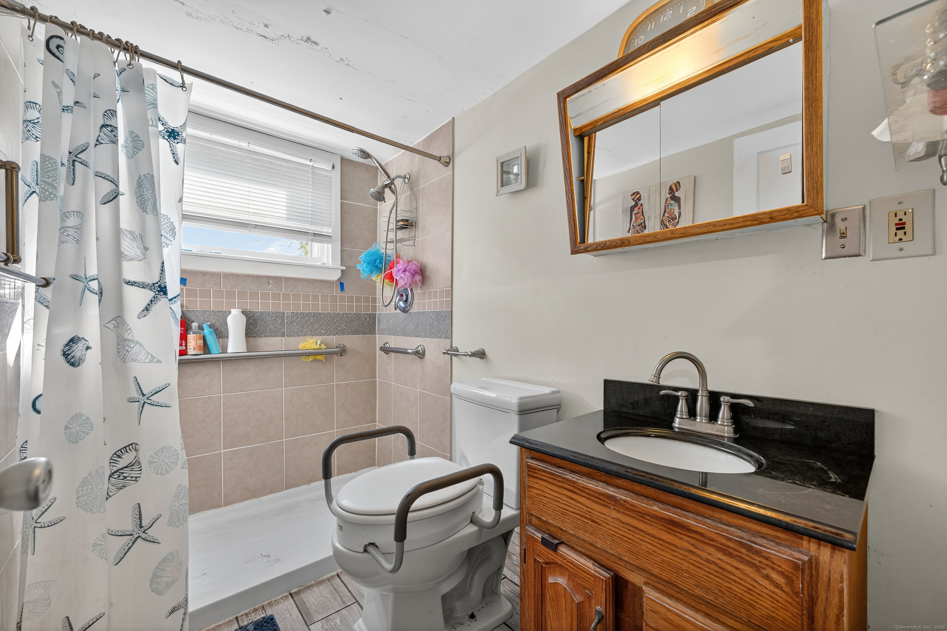 97 Boothbay Street Bloomfield, CT 06002 - Photo 10 of 34