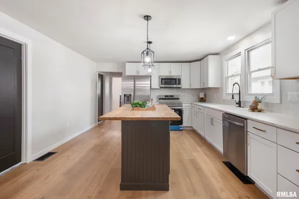 $190,000 | 503 West Reed Street, Benton, IL 62812