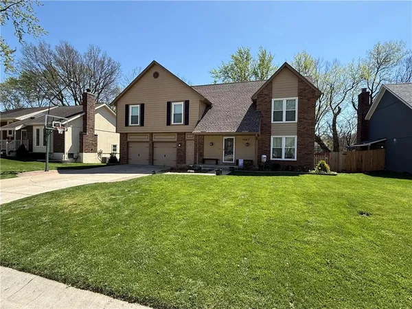 $385,000 | 1307 Southeast 6th Street, Lee's Summit, MO 64063