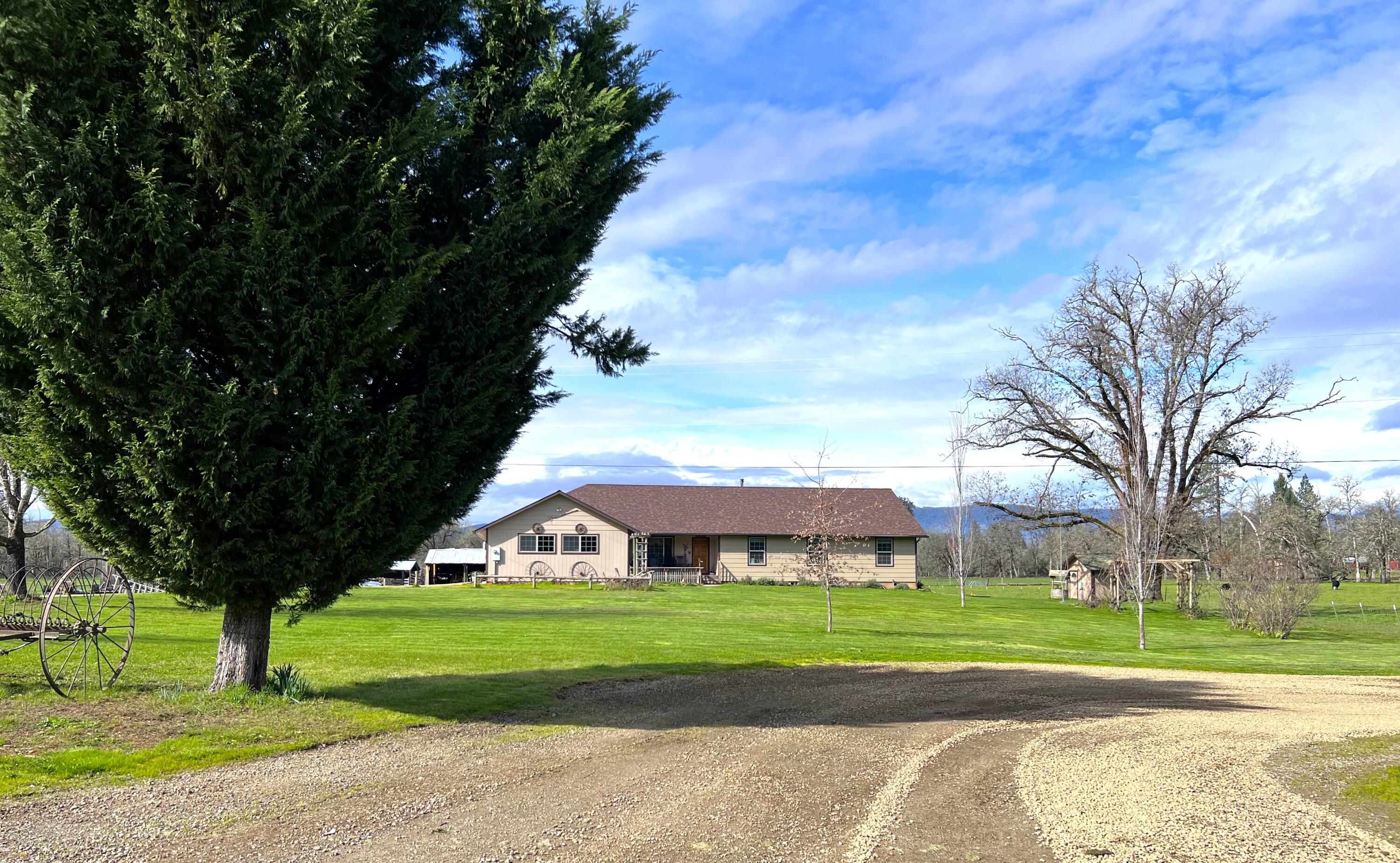 620 Dick George Road Cave Junction, OR 97523 - Photo 3 of 123 31