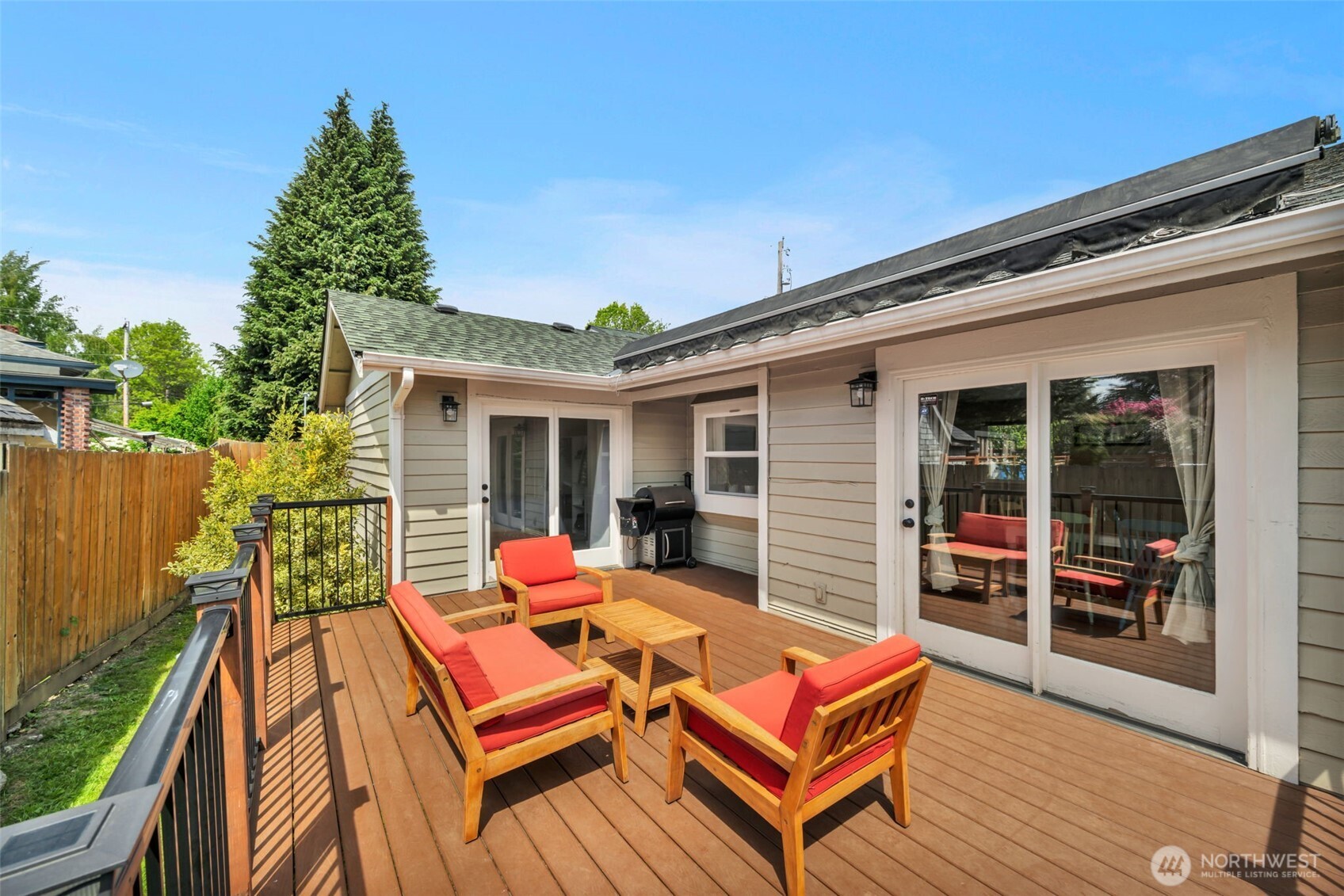 118 Morris Street Monroe, WA 98272 - Photo 27 of 35 a backyard of a house with seating space