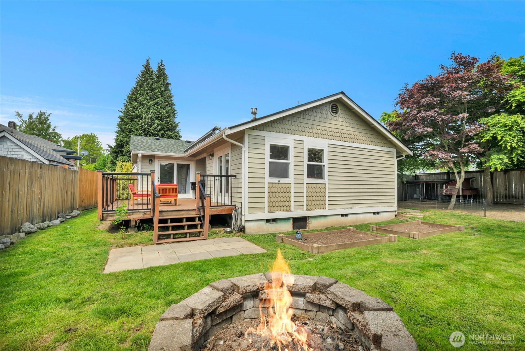 118 Morris Street Monroe, WA 98272 - Photo 29 of 35 a backyard of a house with table and chairs