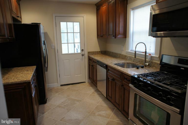 109 West Cameron Road Falls Church, VA 22046 - Photo 1 of 19 Interior (General)