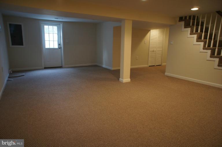 109 West Cameron Road Falls Church, VA 22046 - Photo 8 of 19 Interior (General)