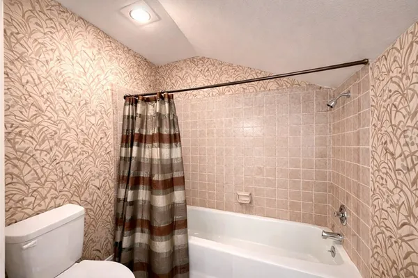 $2,400 | 2416 Birkdale Lane, Kerrville, TX 78028