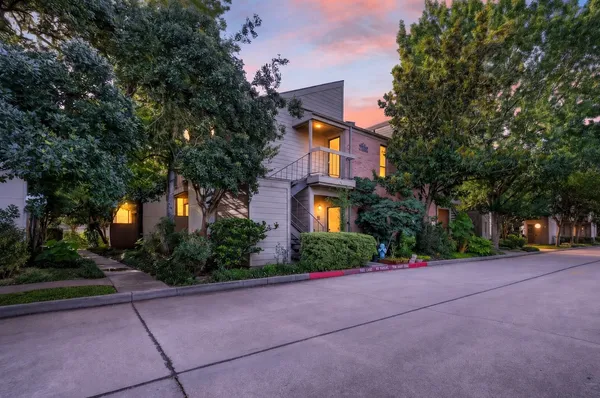 $900 | 10053 Westpark Drive, Unit 297, Houston, TX 77042