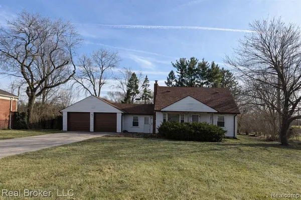 $199,900 | 30221 Maplewood Street, Garden City, MI 48135