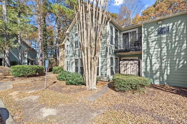 a car parked in front of a white house