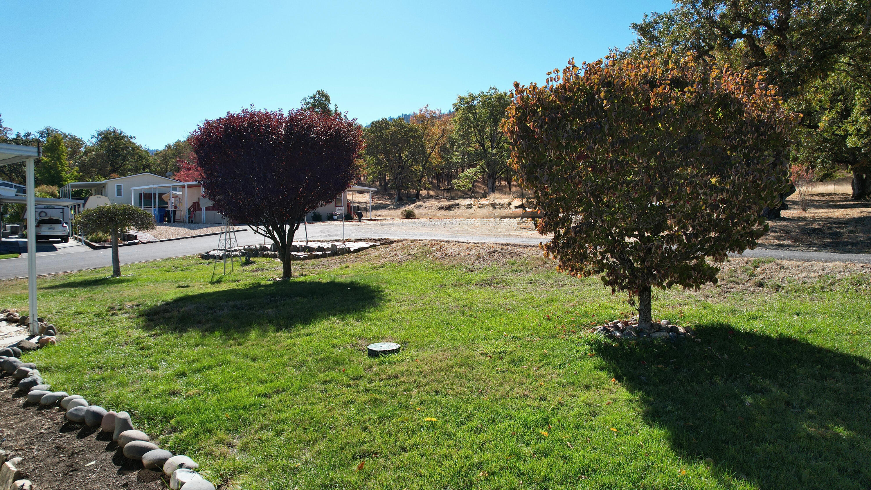 8401 Old Stage Road, Unit 70 Central Point, OR 97502 - Photo 12 of 43 Front Yard & View