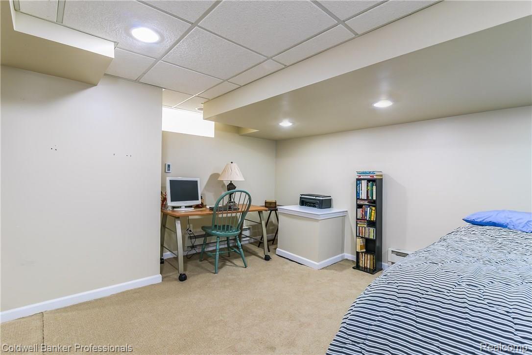2152 Manchester Road Birmingham, MI 48009 - Photo 23 of 32 023-4821811-large.jpg