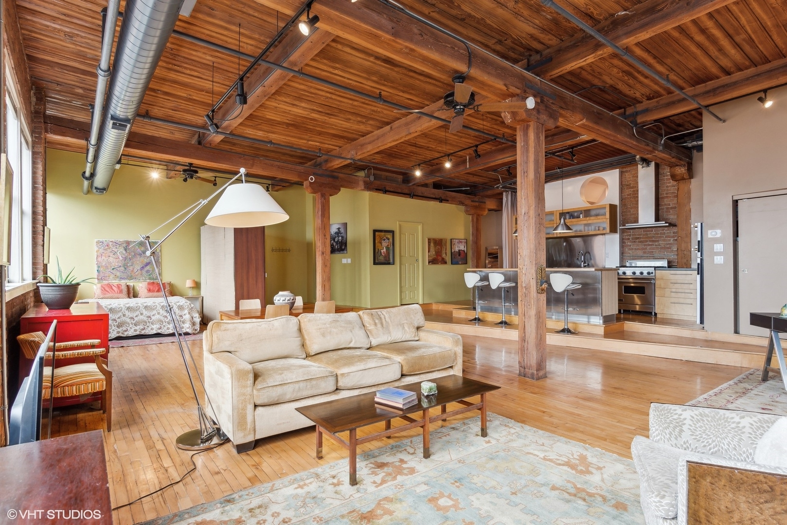 411 South Sangamon Street, Unit 8E Chicago, IL 60607 - Photo 20 of 25 a outdoor living space with furniture and a couch