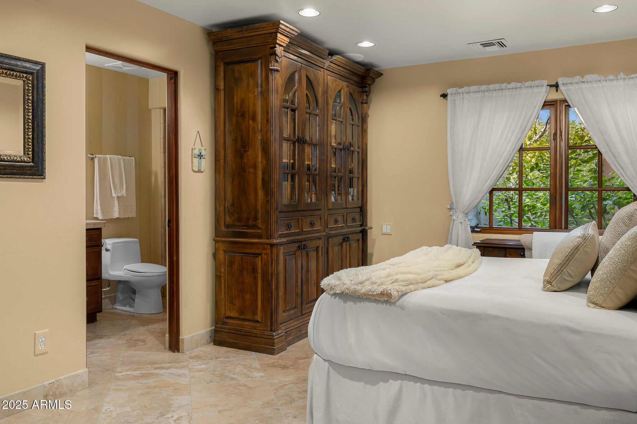 6000 North Palo Cristi Road Paradise Valley, AZ 85253 - Photo 22 of 62 21guest bedroom1